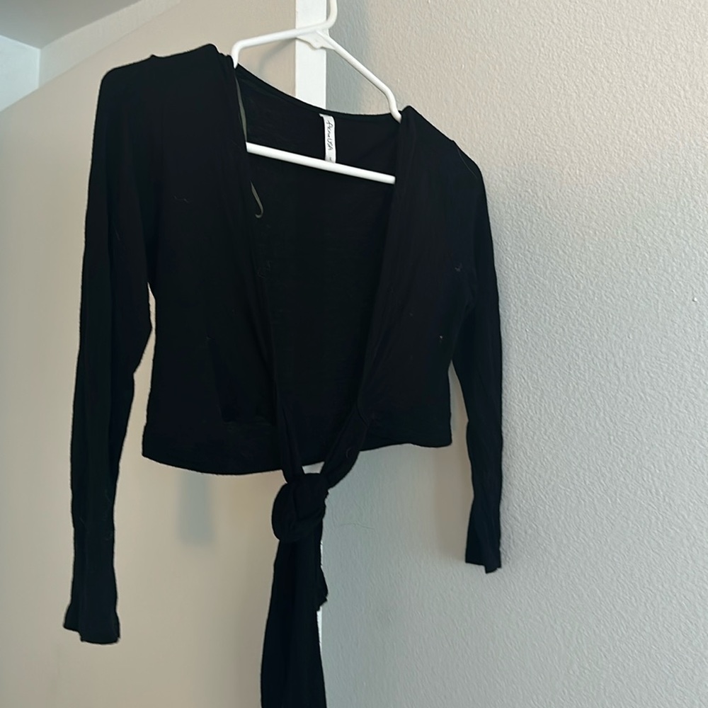 Size small black tie crop shirt